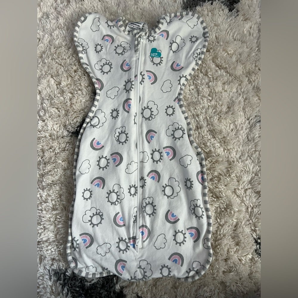 Love to Dream Swaddle - size newborn - rainbows and sun/cloud